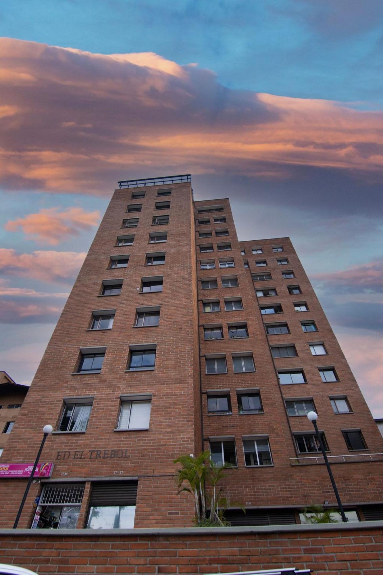 Apartamento Laureles Amplio Fresco Acogedor 8 Personas Medellín