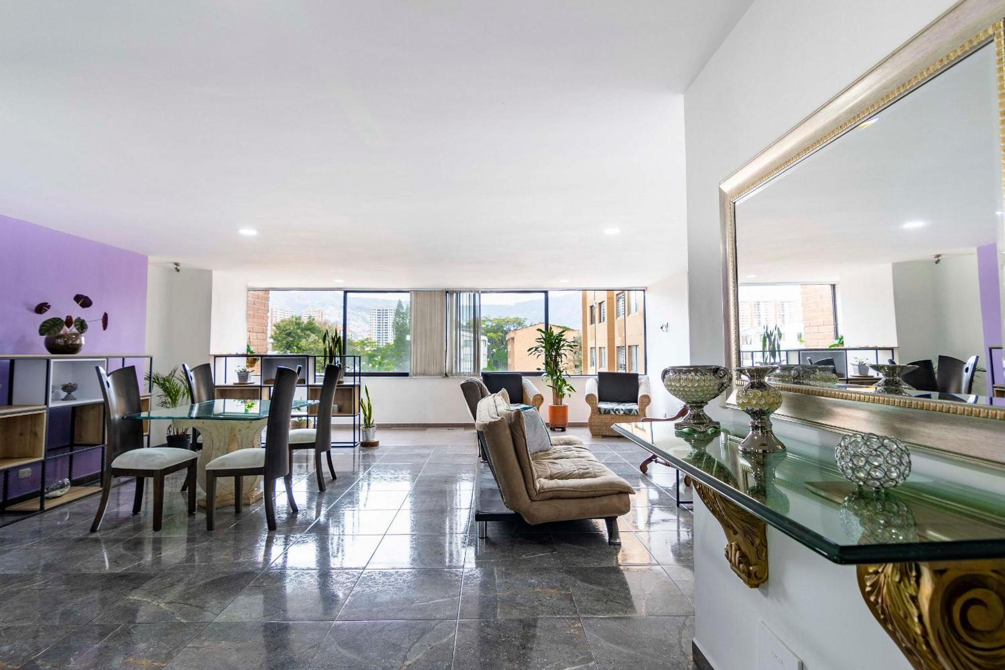 Laureles Amplio Fresco Acogedor 8 Personas *